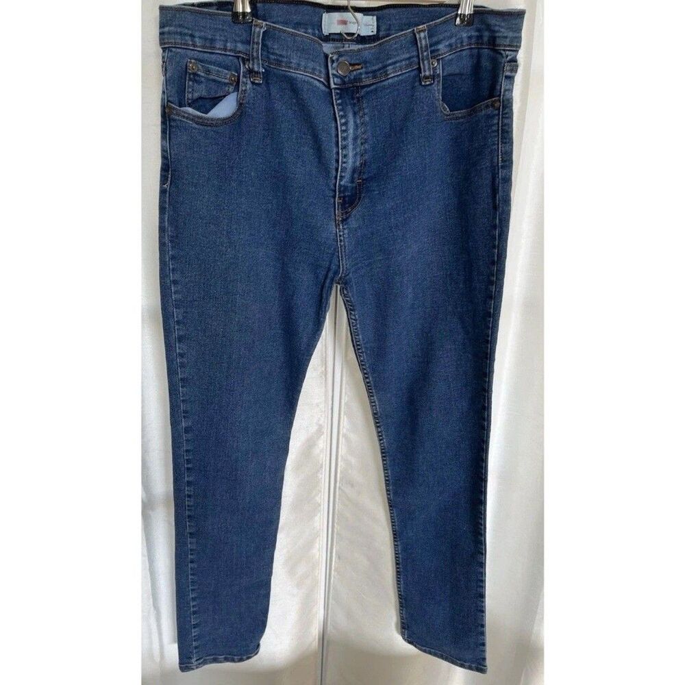 Levi’s Straight Fit Womens Jeans Size 17 Medium Wash Blue Stretchy Timeless Y2K